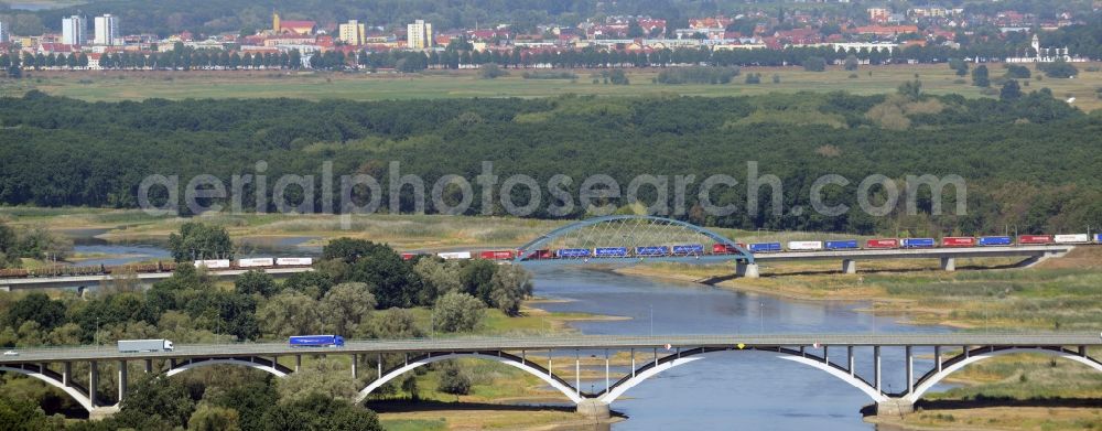 Frankfurt (Oder) from the bird's eye view: Routing and traffic lanes over the highway bridge in the motorway A 12 E30 in Frankfurt (Oder) in the state Brandenburg