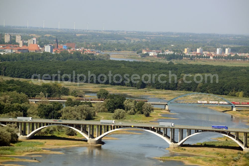 Frankfurt (Oder) from the bird's eye view: Routing and traffic lanes over the highway bridge in the motorway A 12 E30 in Frankfurt (Oder) in the state Brandenburg