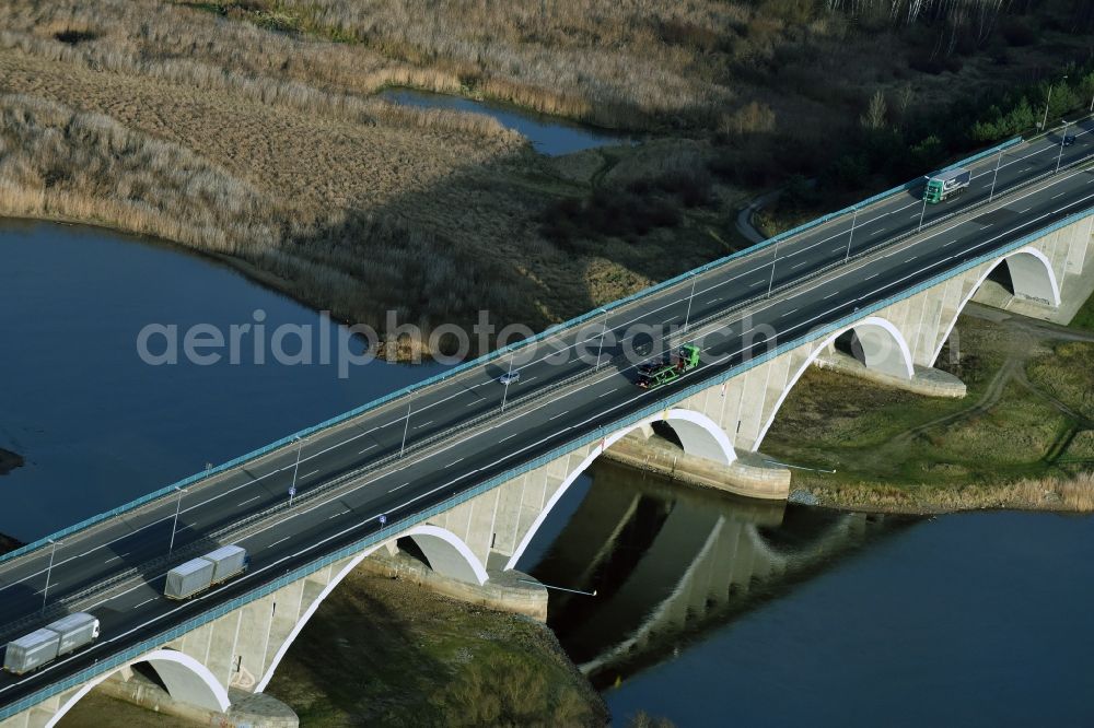 Frankfurt (Oder) from the bird's eye view: Routing and traffic lanes over the highway bridge in the motorway A 12 E30 in Frankfurt (Oder) in the state Brandenburg