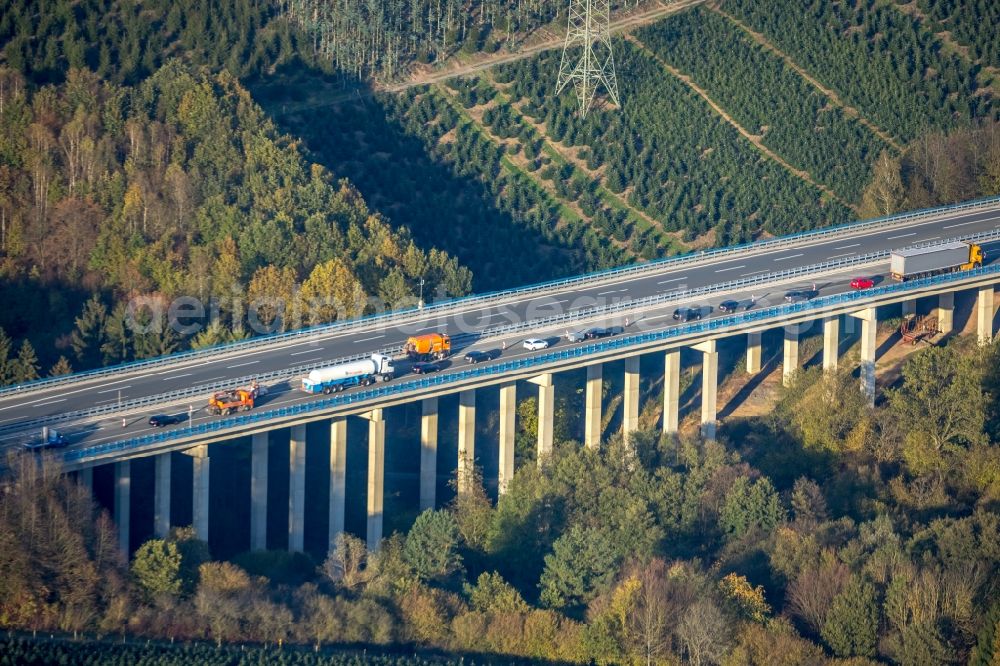 Aerial image Bestwig - Routing and traffic lanes over the highway bridge in the motorway A 46 ueber den Gebkebach in Bestwig in the state North Rhine-Westphalia, Germany