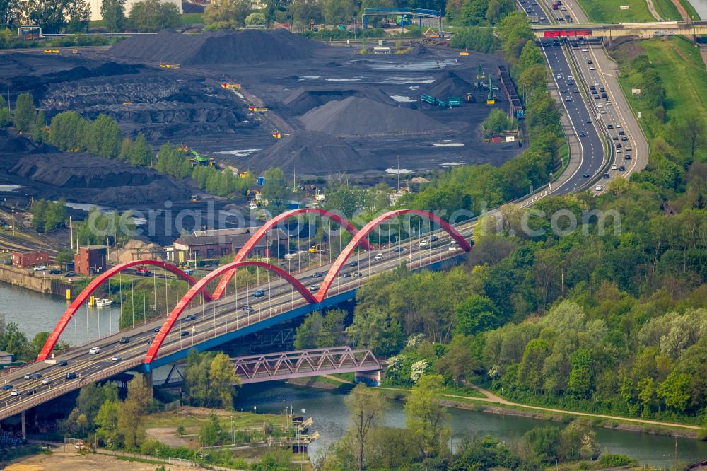 Aerial photograph Bottrop - Highway bridge construction of the motorway A 42 over the Rhine-Herne canal in Bottrop in North Rhine-Westphalia