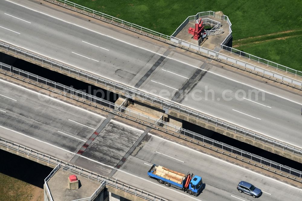 Aerial image Hohenwarthe - Routing and traffic lanes over the highway bridge in the motorway A 2 in Hohenwarthe in the state Saxony-Anhalt