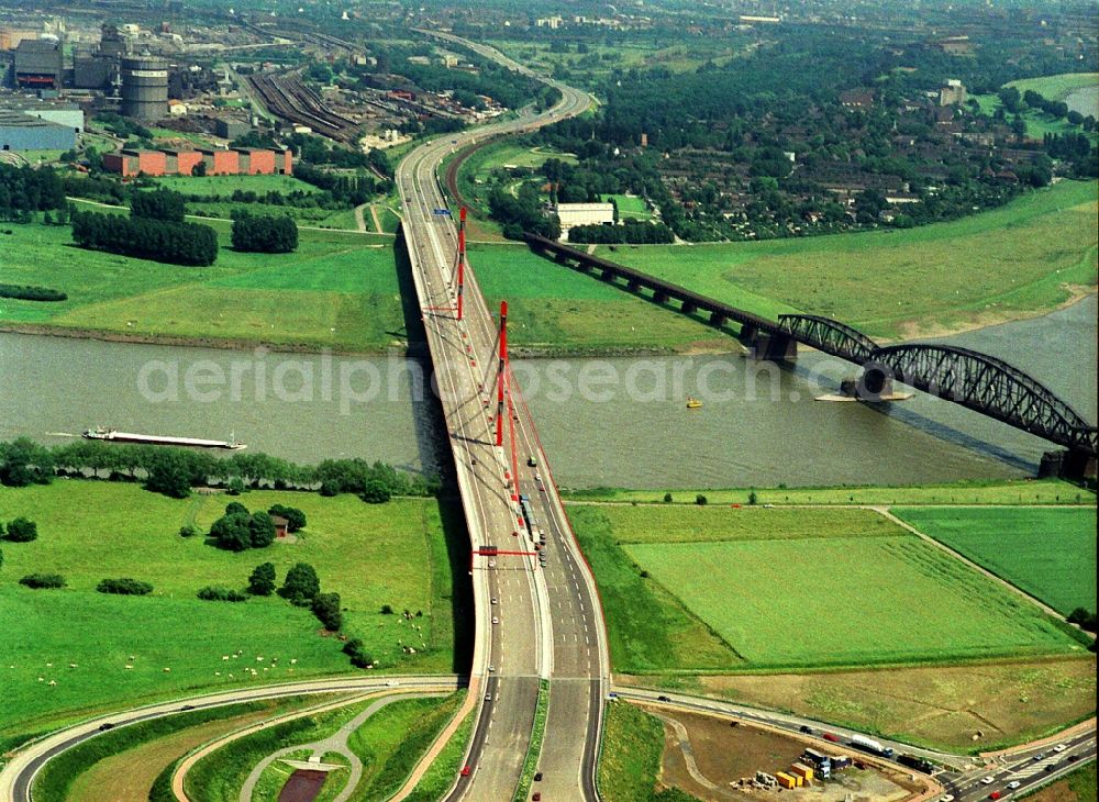 Duisburg from above - Routing and traffic lanes over the highway bridge in the motorway A 42 ueber die Ufer des Flussverlaufes des Rhein in Duisburg in the state North Rhine-Westphalia