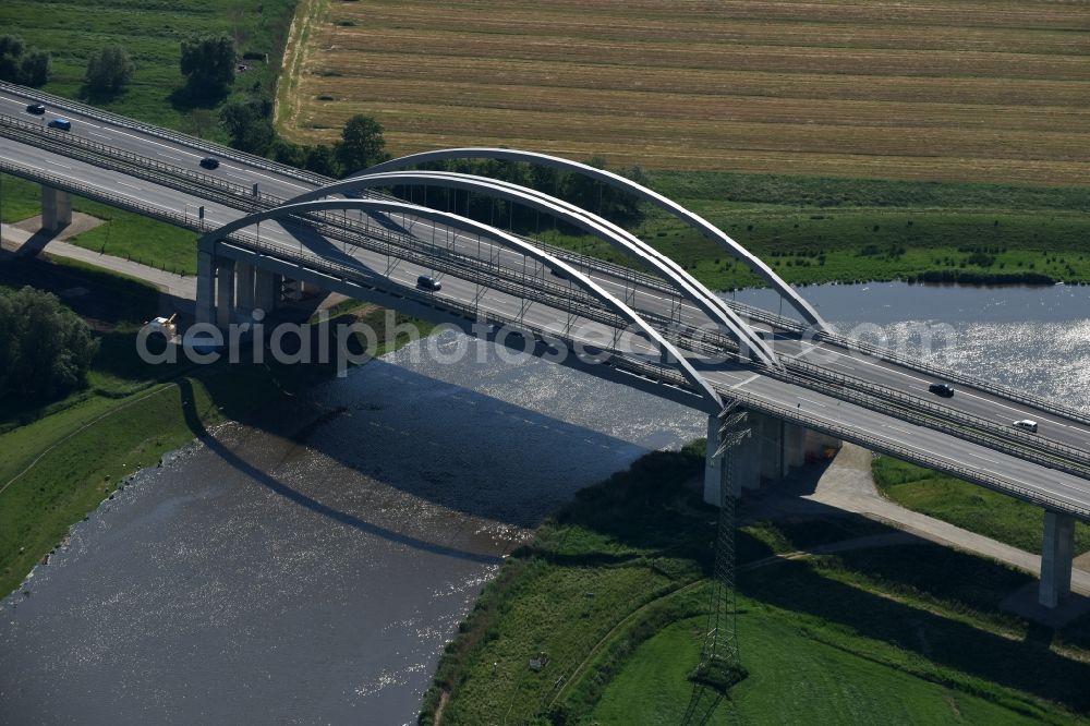 Aerial photograph Itzehoe - Routing and lanes over the motorway bridge the BAB A23 on the banks of the Stoer River in Itzehoe in Schleswig-Holstein