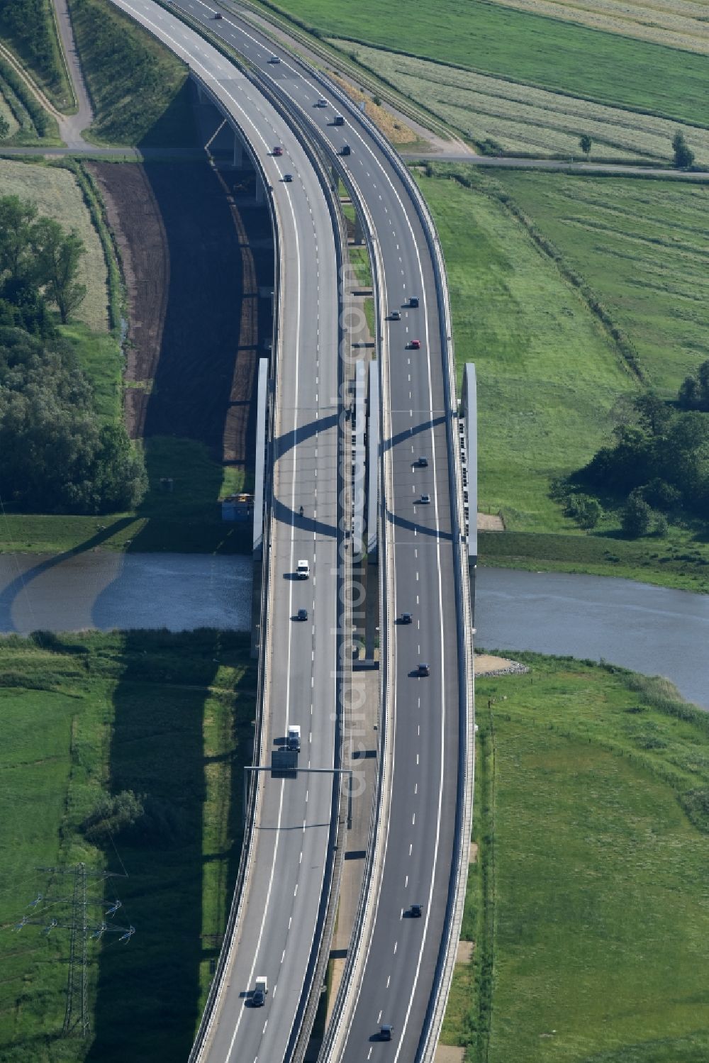 Aerial image Itzehoe - Routing and lanes over the motorway bridge the BAB A23 on the banks of the Stoer River in Itzehoe in Schleswig-Holstein