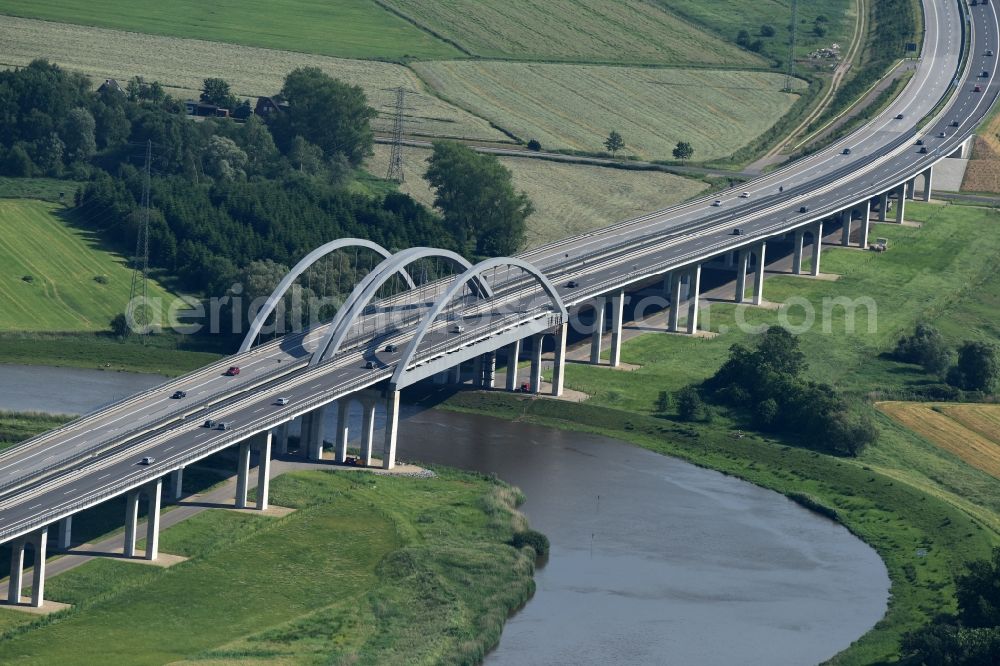 Aerial image Itzehoe - Routing and lanes over the motorway bridge the BAB A23 on the banks of the Stoer River in Itzehoe in Schleswig-Holstein