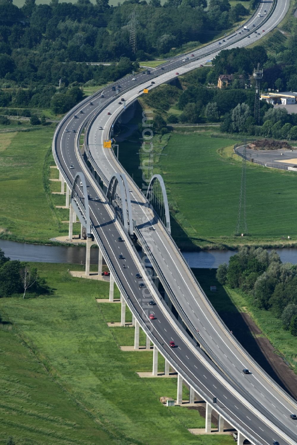 Aerial image Itzehoe - Routing and lanes over the motorway bridge the BAB A23 on the banks of the Stoer River in Itzehoe in Schleswig-Holstein