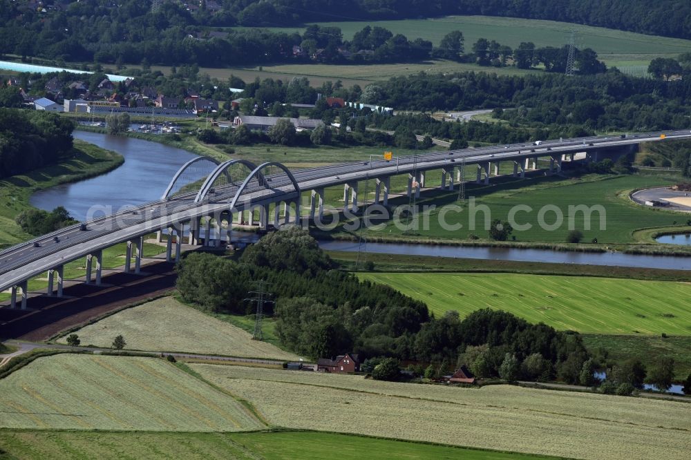 Itzehoe from above - Routing and lanes over the motorway bridge the BAB A23 on the banks of the Stoer River in Itzehoe in Schleswig-Holstein