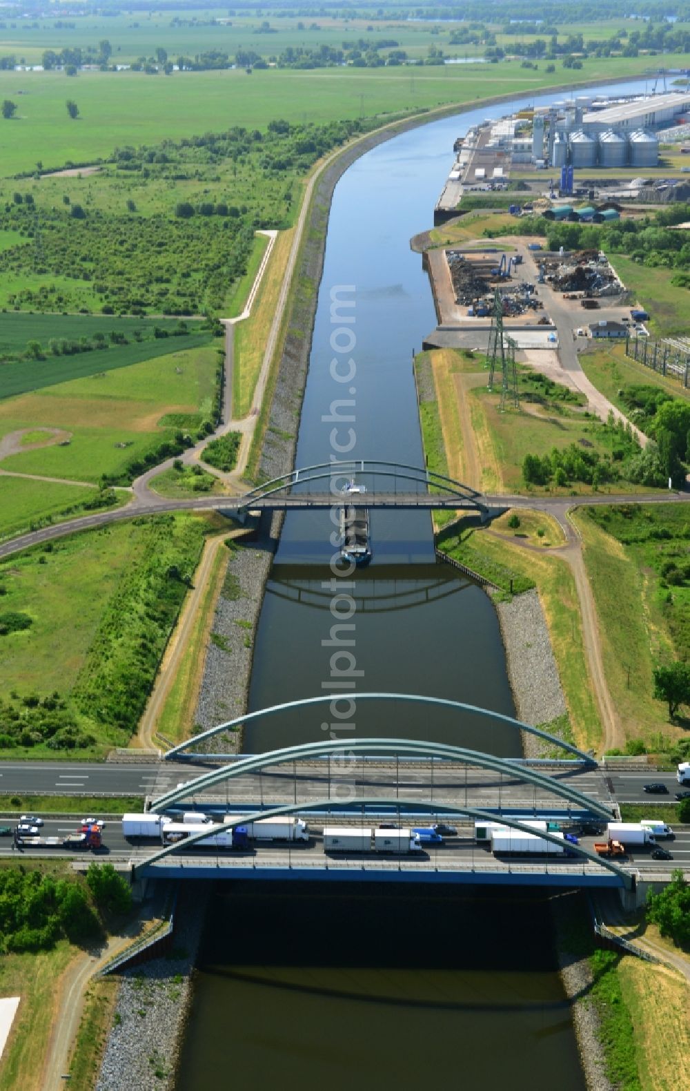 Aerial image Magdeburg - Routing and traffic lanes over the highway bridge in the motorway A 2 - E30 on the banks of Rothenseer descent channel in Magdeburg in the state Saxony-Anhalt