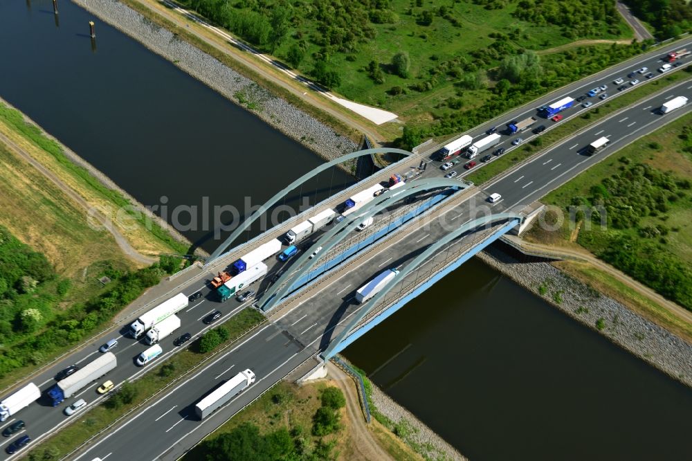 Magdeburg from the bird's eye view: Routing and traffic lanes over the highway bridge in the motorway A 2 - E30 on the banks of Rothenseer descent channel in Magdeburg in the state Saxony-Anhalt