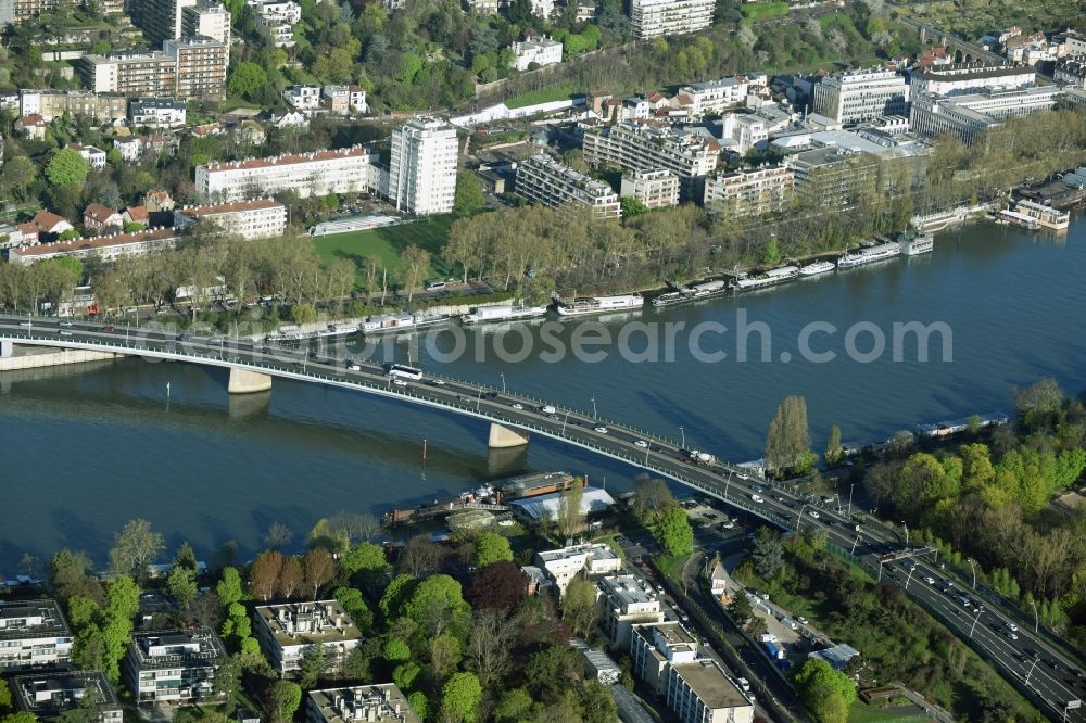 Aerial image Saint-Cloud - Routing and traffic lanes over the highway bridge in the motorway A 13 E5 on the shore of senne in Saint-Cloud in Ile-de-France, France