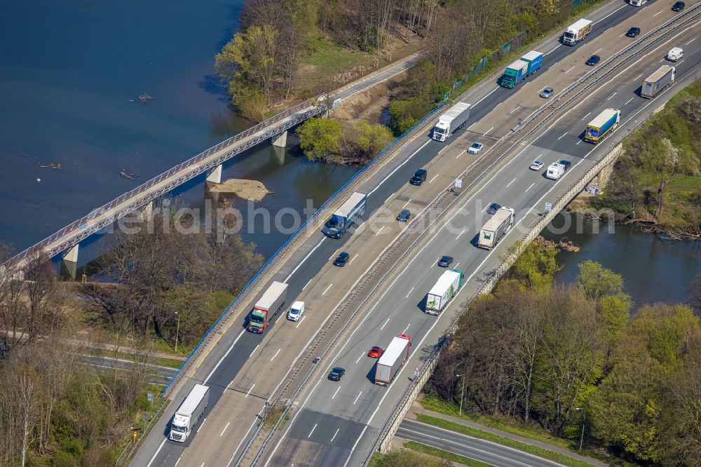 Hagen from the bird's eye view: Routing and traffic lanes over the highway bridge in the motorway A 1 over the Volme at the Stiftsmuehle dam in the Ruhr on street E37 in Hagen at Ruhrgebiet in the state North Rhine-Westphalia, Germany