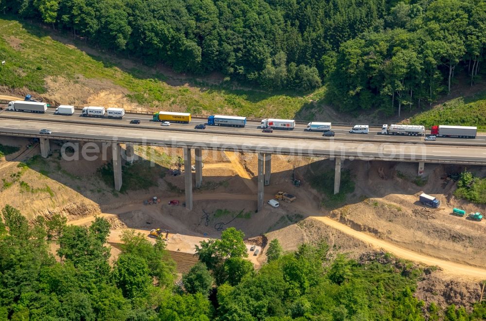 Aerial image Hagen - Routing and traffic lanes over the highway bridge in the motorway A 45 Kattenohl A45 of Sauerlandlinie in Hagen in the state North Rhine-Westphalia, Germany