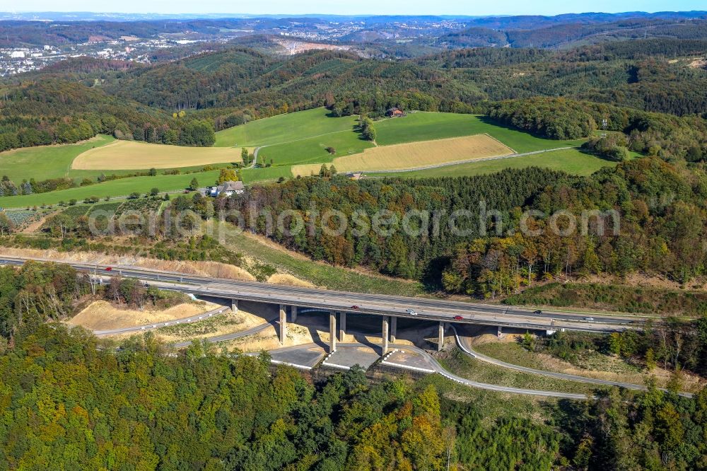 Aerial image Hagen - Routing and traffic lanes over the highway bridge in the motorway A 45 Kattenohl A45 of Sauerlandlinie in Hagen in the state North Rhine-Westphalia, Germany