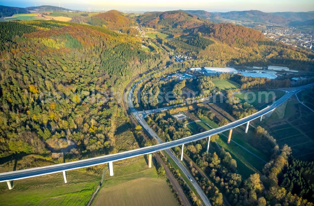 Aerial photograph Bestwig - Building of Routing and traffic lanes over the highway bridge in the motorway A 46 - B480n Neue Ruhrtalbruecke Bermecke in Bestwig in the state North Rhine-Westphalia