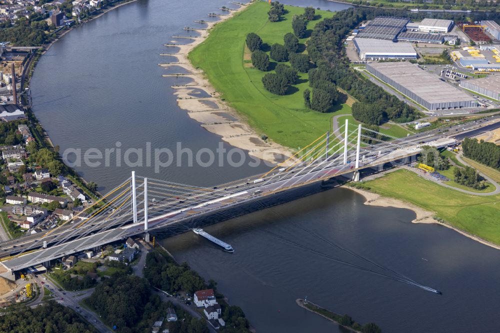 Aerial image Duisburg - Route and lanes along the motorway bridge of the BAB A40 in the district of Neuenkamp in Duisburg in the federal state of North Rhine-Westphalia, Germany