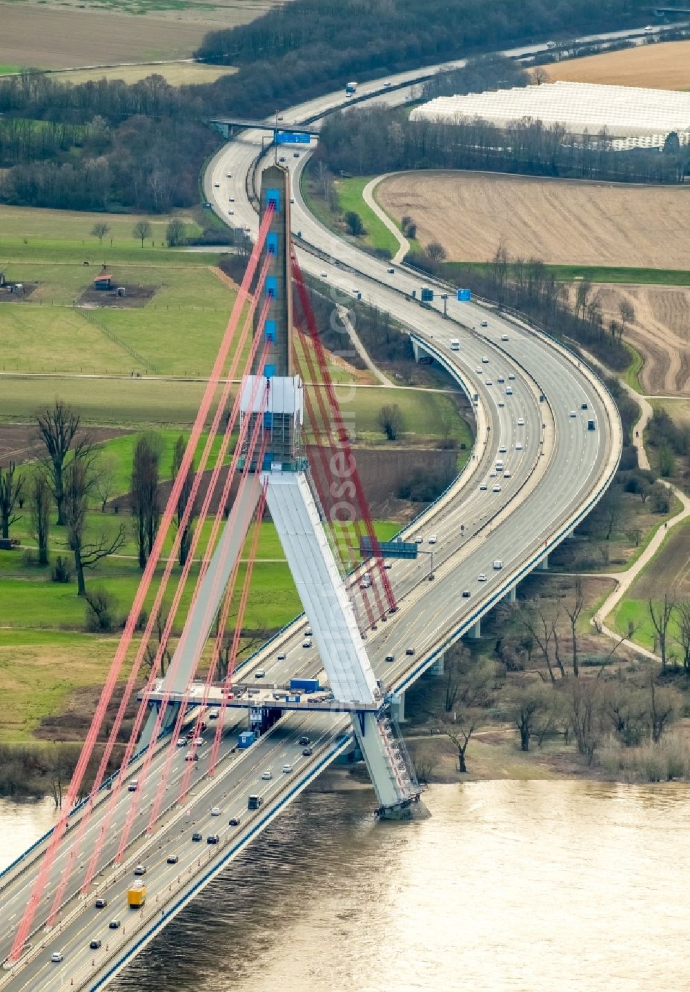 Düsseldorf from above - Routing and traffic lanes over the highway bridge in the motorway A 46 - Rheinbruecke in Duesseldorf in the state North Rhine-Westphalia