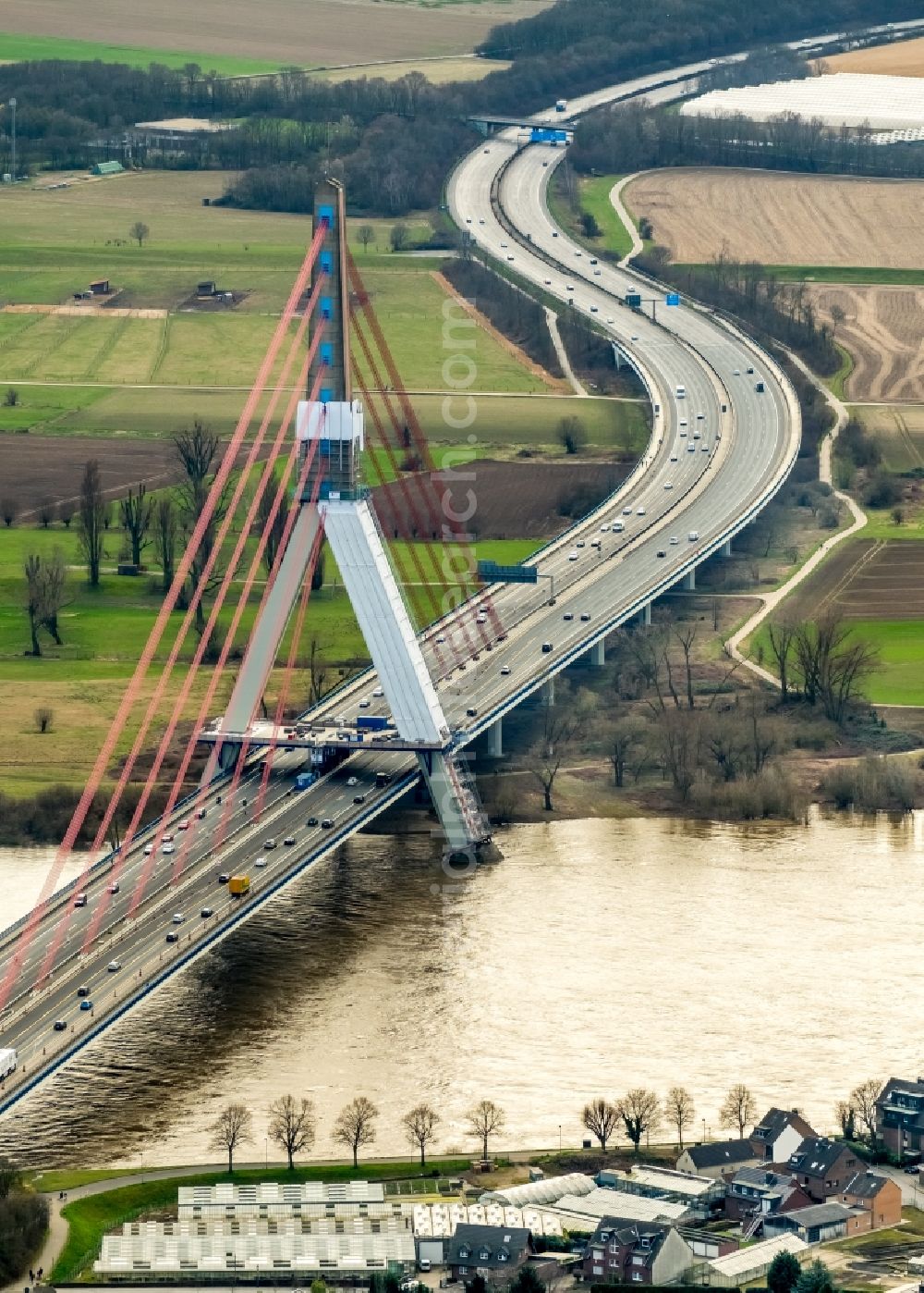 Düsseldorf from the bird's eye view: Routing and traffic lanes over the highway bridge in the motorway A 46 - Rheinbruecke in Duesseldorf in the state North Rhine-Westphalia