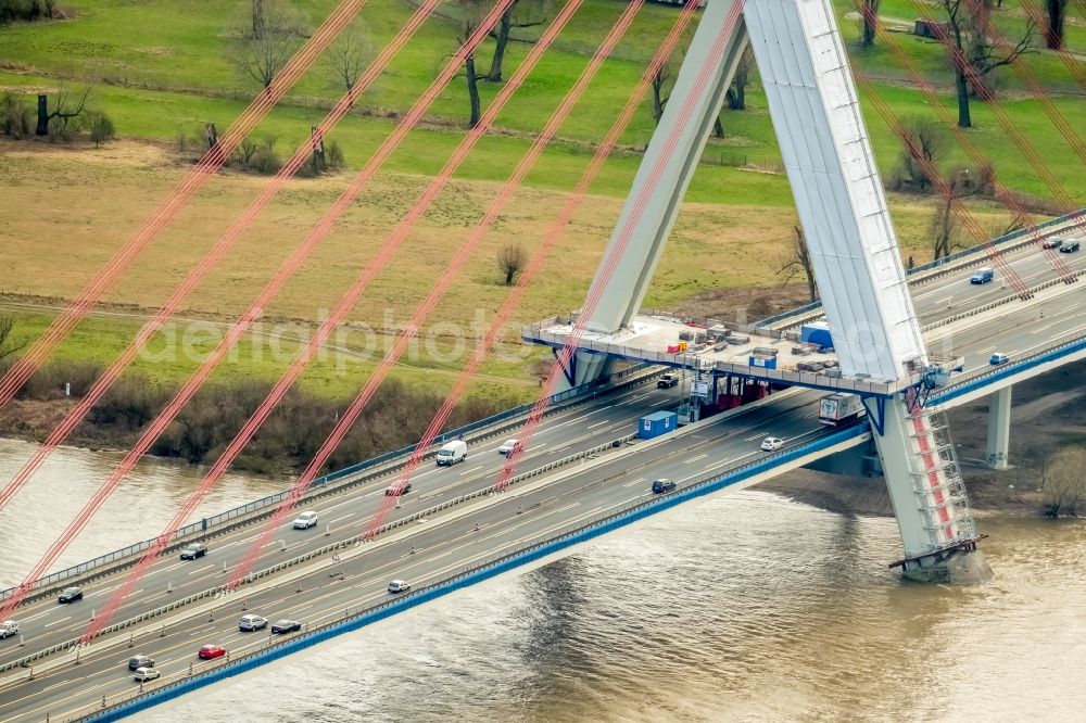 Düsseldorf from above - Routing and traffic lanes over the highway bridge in the motorway A 46 - Rheinbruecke in Duesseldorf in the state North Rhine-Westphalia