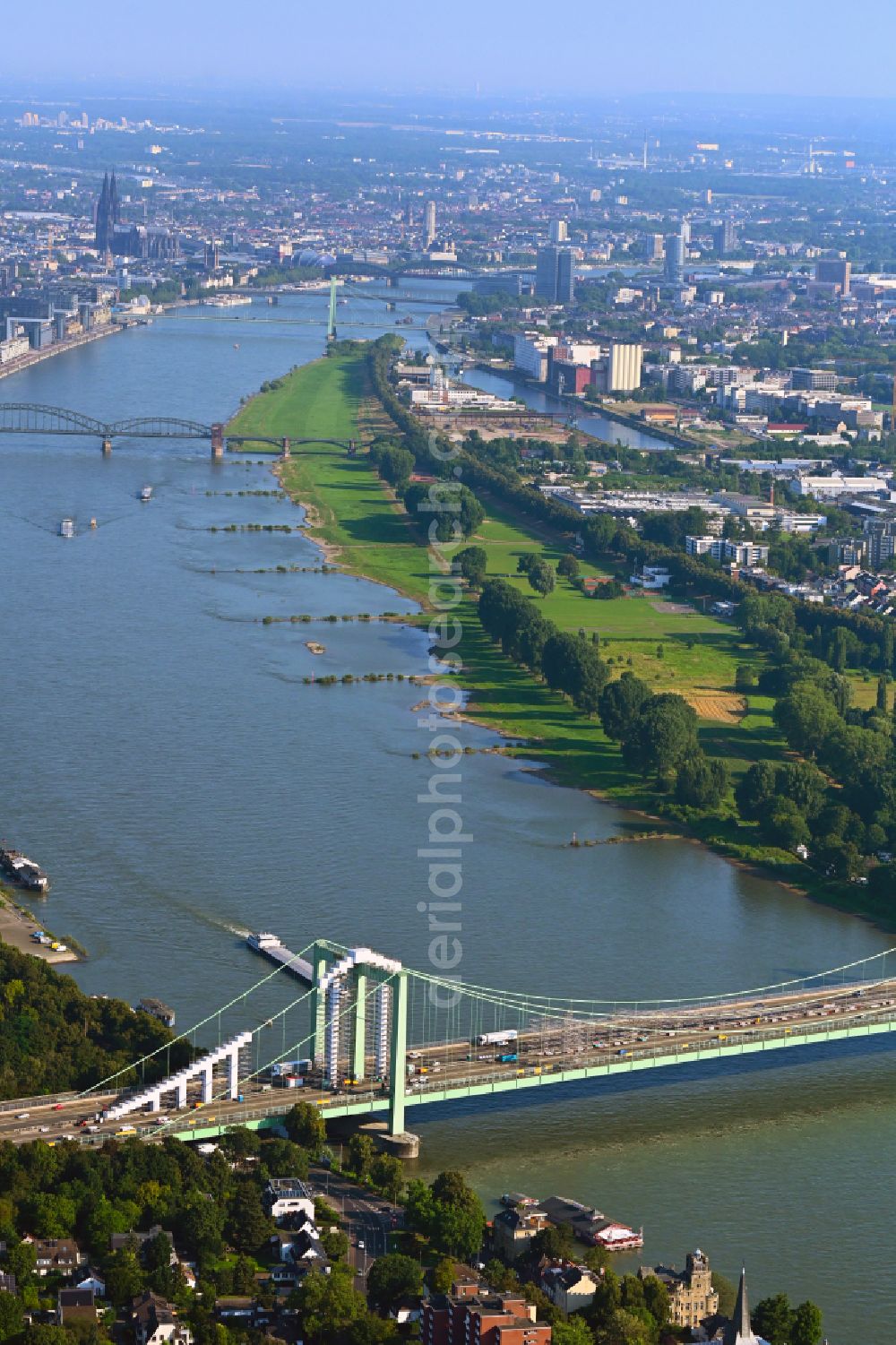 Köln from the bird's eye view: Routing and traffic lanes over the highway bridge in the motorway A A4 in Cologne in the state North Rhine-Westphalia, Germany