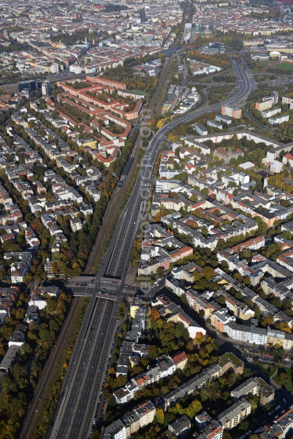 Berlin from above - Routing and traffic lanes during the BAB A103 motorway - Bridge of Joachim Tiburtius bridge in the residential area of the district Steglitz in Berlin