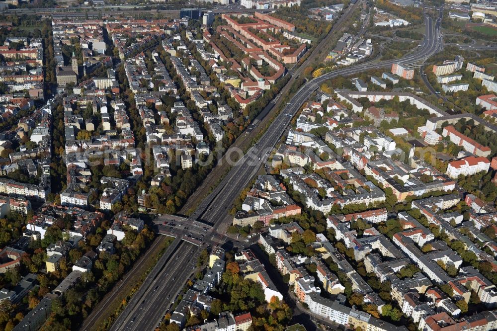 Berlin from the bird's eye view: Routing and traffic lanes during the BAB A103 motorway - Bridge of Joachim Tiburtius bridge in the residential area of the district Steglitz in Berlin