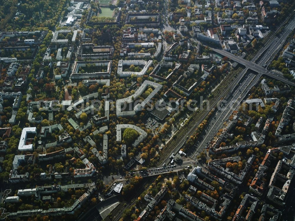 Berlin from above - Routing and traffic lanes during the BAB A103 motorway - Bridge of Joachim Tiburtius bridge and the residential area Lauenburgerstrasse - Poschlingerstrasse - Schoenhauser street in Berlin