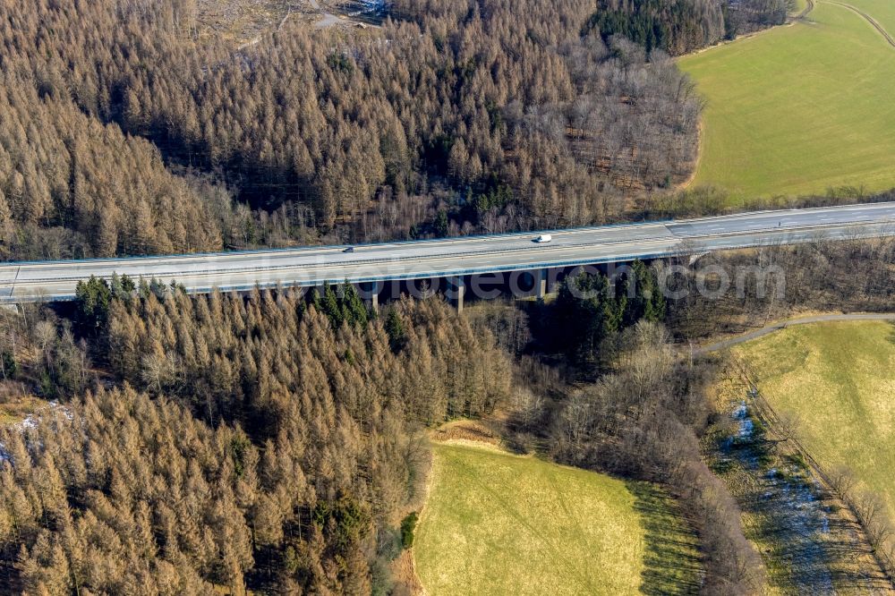 Aerial photograph Meinerzhagen - Routing and traffic lanes over the highway bridge in the motorway A 45 - Talbruecke Immecke der Sauerlandlinie in Meinerzhagen in the state North Rhine-Westphalia, Germany