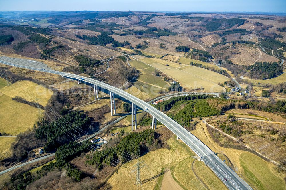 Nuttlar from the bird's eye view: Routing and traffic lanes over the highway bridge in the motorway A 46 Talbruecke Nuttlar in Nuttlar at Sauerland in the state North Rhine-Westphalia, Germany