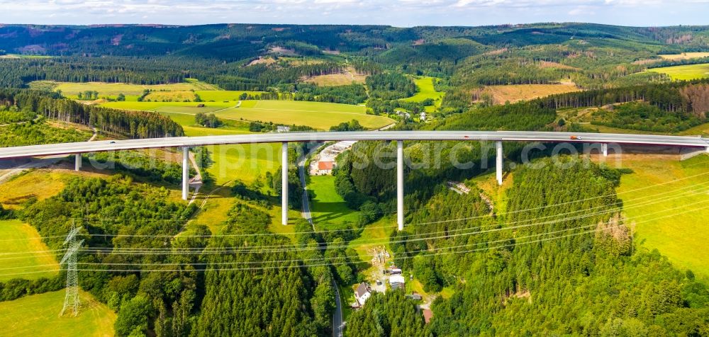 Aerial photograph Nuttlar - Highway - motorway bridge of the A Talbruecke Schormecke of BAB A46 in Nuttlar in the state North Rhine-Westphalia, Germany