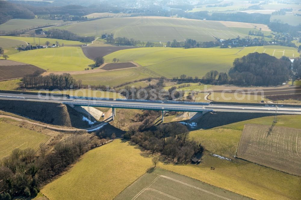 Aerial image Velbert - Routing and traffic lanes over the highway bridge in the motorway A 44 in Velbert in the state North Rhine-Westphalia, Germany