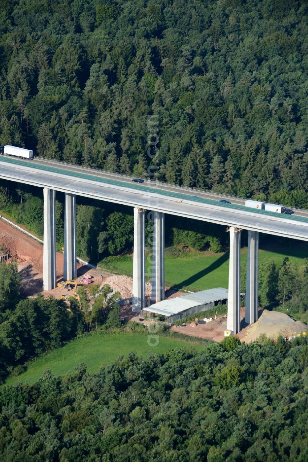 Ebersburg from the bird's eye view: Routing and traffic lanes over the highway bridge in the motorway A 7 E45 - Viadukt of Doellbachtalbruecke in Ebersburg in the state Hesse