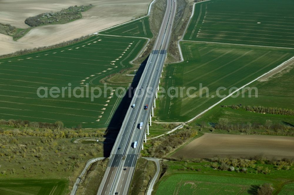 Alberstedt from the bird's eye view: Routing and traffic lanes over the highway bridge in the motorway A 38 - Weidatalbruecke in Alberstedt in the state Saxony-Anhalt, Germany