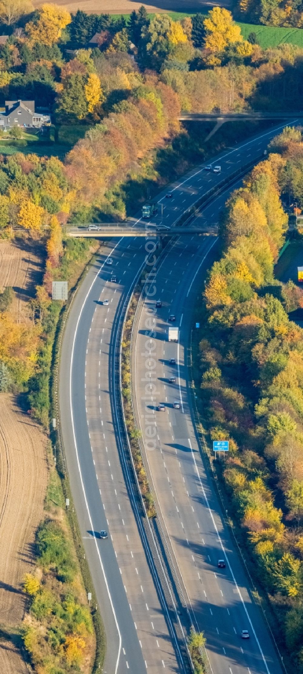 Aerial photograph Witten - Routing and traffic lanes of the motorway A 44 with the mototway bridges Stockumer street and Annener Weg in Witten in the state North Rhine-Westphalia