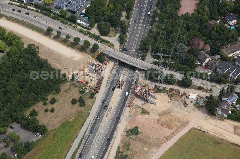 Aerial photograph Mainz - Routing and traffic lanes over the highway A 60 in Mainz in the state Rhineland-Palatinate. Here is being built the Mainzelbahn, a tram line that will connect the downtown with the suburb of Mainz Mainz Lerchenberg. Building owner are the Stadtwerke Mainz, the MVG