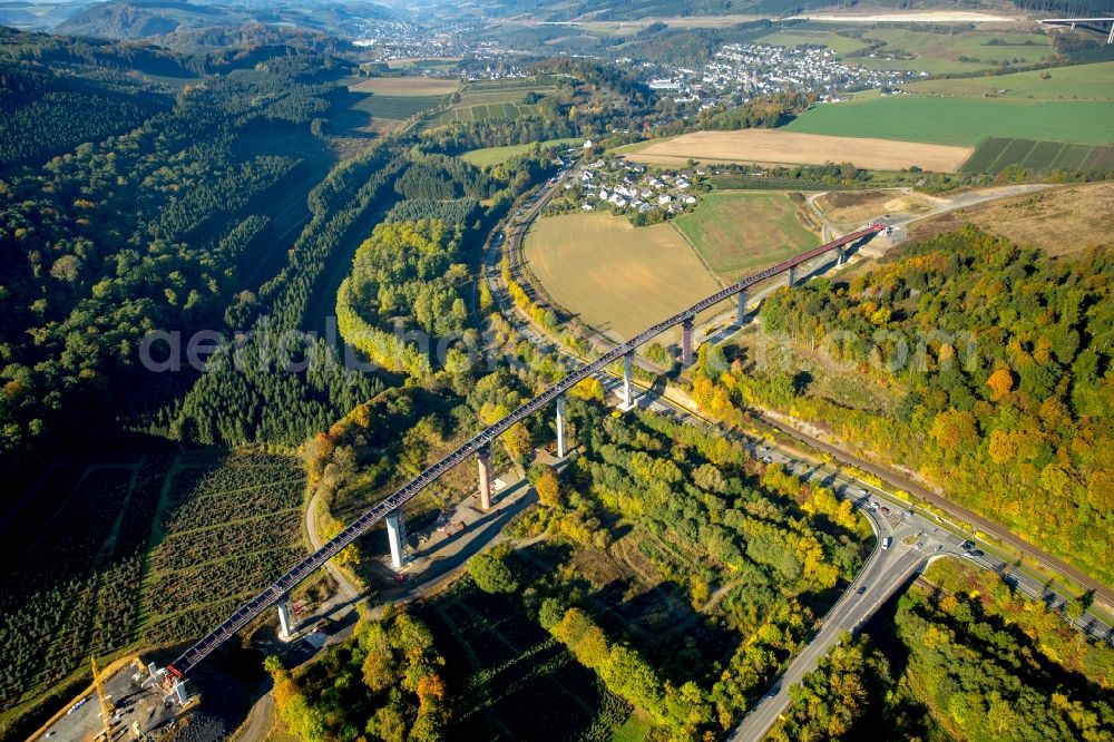 Aerial photograph Bestwig - Routing and traffic lanes over the highway bridge at the federal highway B7 between Duemel and Olsberg in Bestwig in the state North Rhine-Westphalia