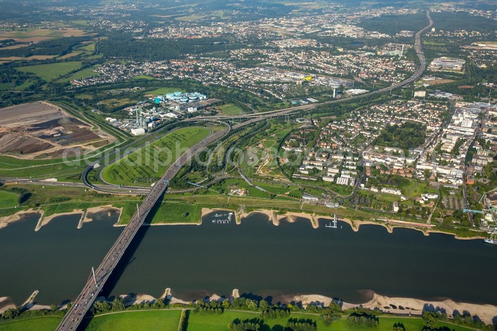 Aerial photograph Leverkusen - Routing and traffic lanes over the highway bridge over the river Rhine in the motorway A1 in Leverkusen in the state of North Rhine-Westphalia