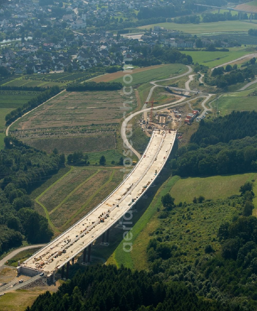 Aerial photograph Bestwig - Routing and traffic lanes over the new building of the highway bridge in the motorway A46 in Bestwig in the state North Rhine-Westphalia