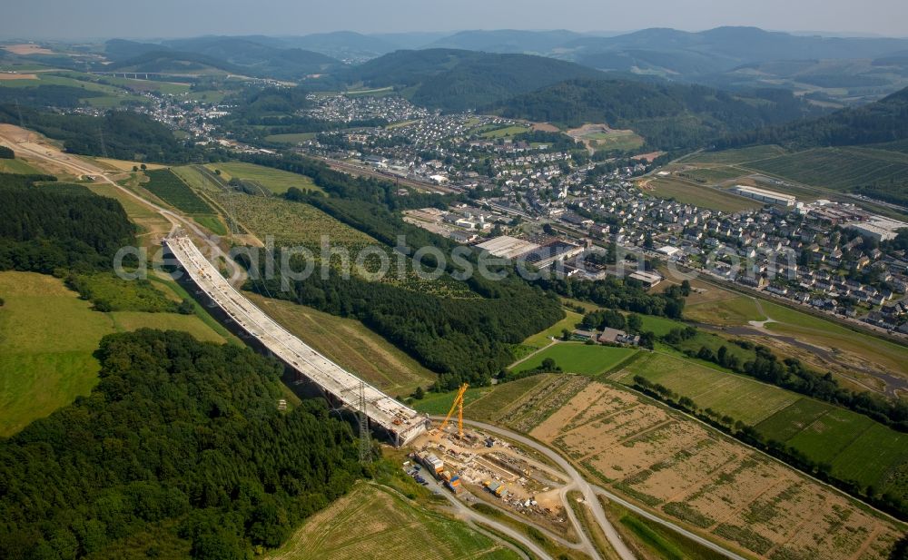 Bestwig from the bird's eye view: Routing and traffic lanes over the new building of the highway bridge in the motorway A46 in Bestwig in the state North Rhine-Westphalia