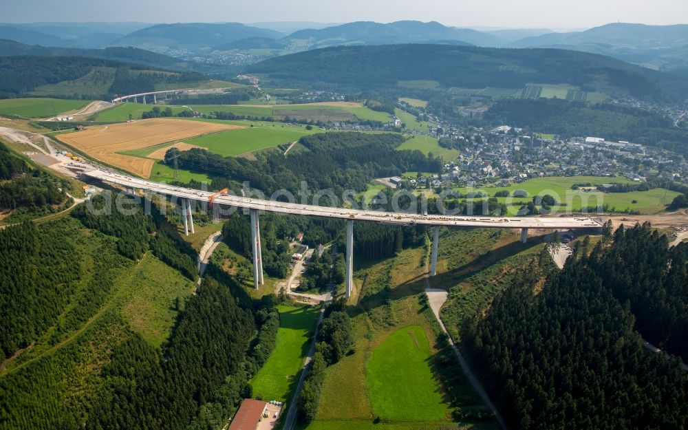 Warstein from the bird's eye view: Routing and traffic lanes over the new building of the highway bridge in the motorway A46 in Bestwig in the state North Rhine-Westphalia