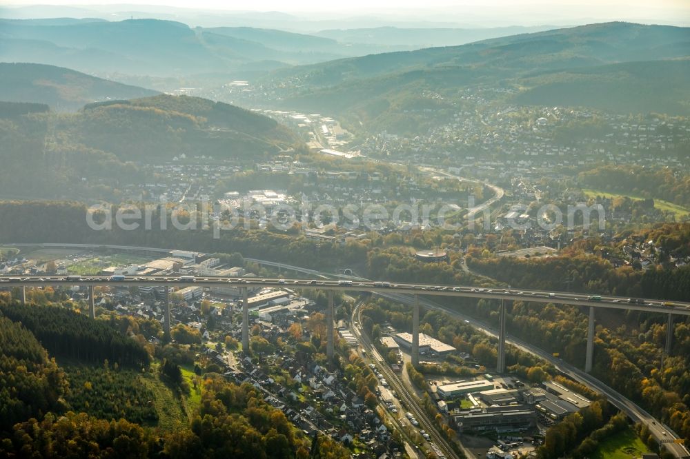 Aerial photograph Siegen - Routing and traffic lanes over the highway bridge in the motorway A45 Siegtalbruecke in Siegen in the state North Rhine-Westphalia