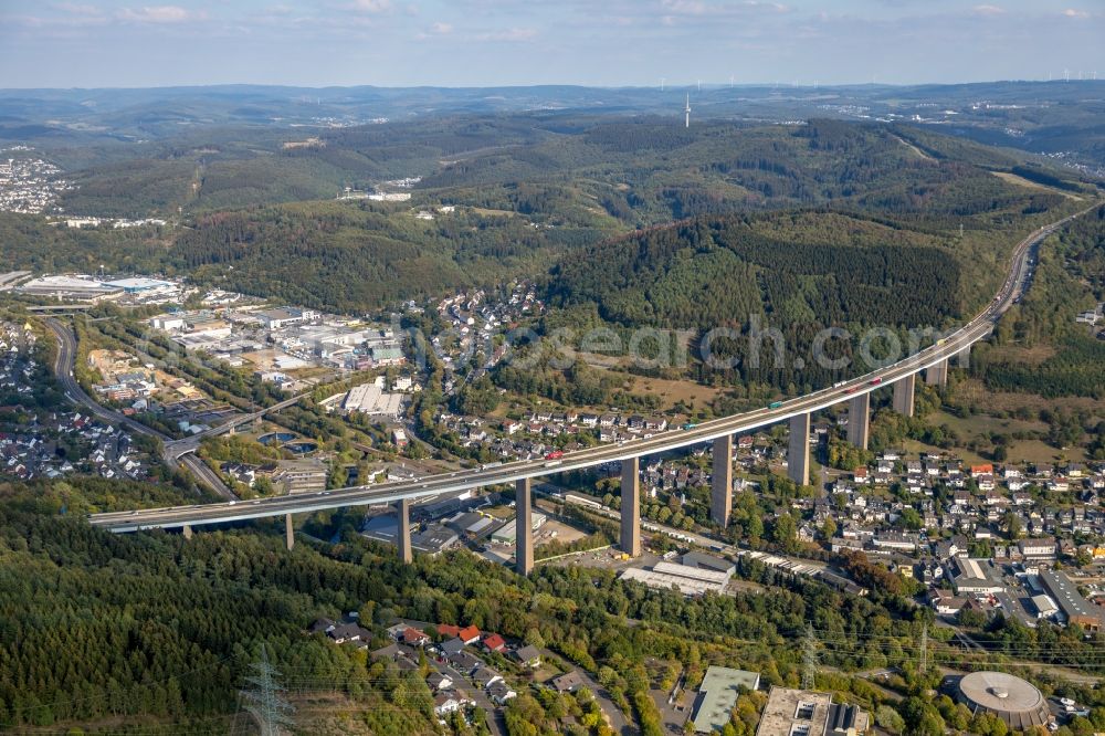 Aerial photograph Siegen - Routing and traffic lanes over the highway bridge in the motorway A45 Siegtalbruecke in Siegen in the state North Rhine-Westphalia