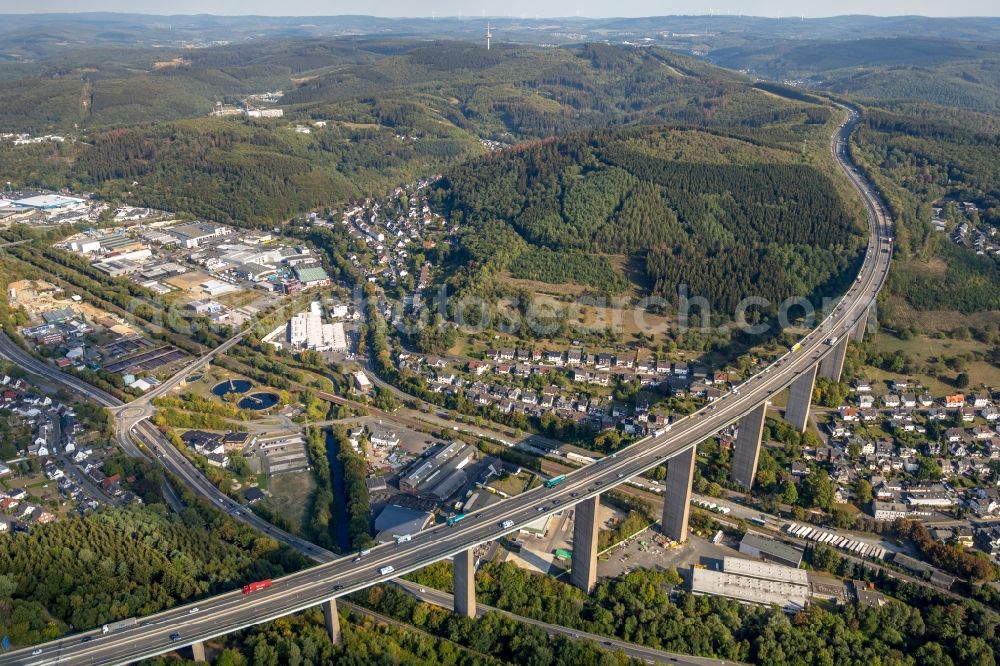 Siegen from the bird's eye view: Routing and traffic lanes over the highway bridge in the motorway A45 Siegtalbruecke in Siegen in the state North Rhine-Westphalia