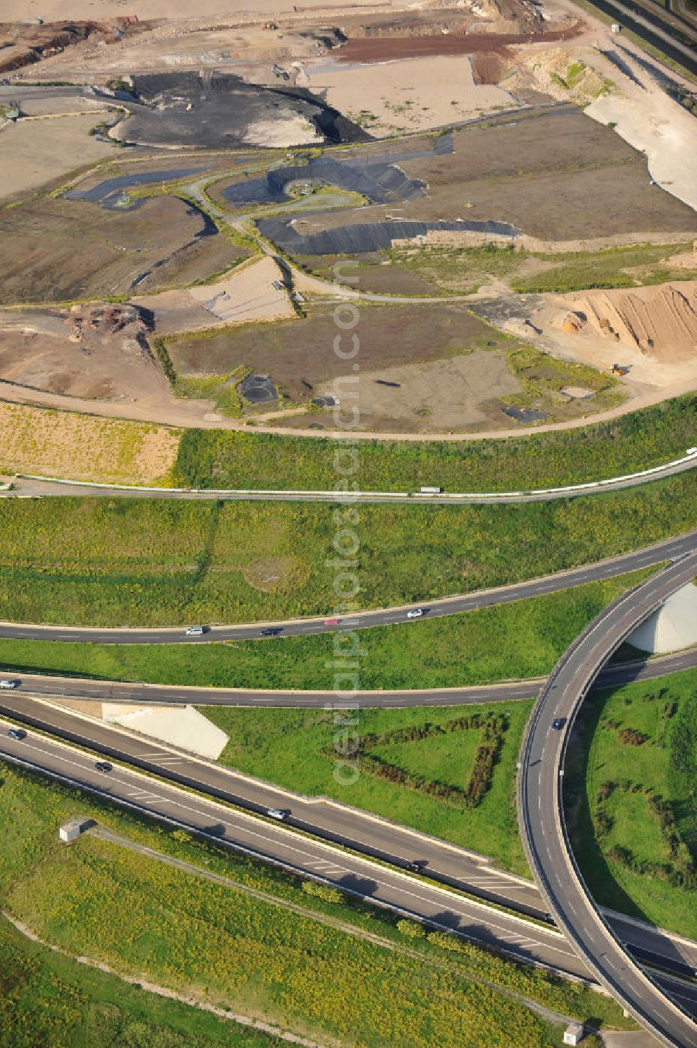 Aerial photograph Leverkusen - Route of the freeway resp. motorway A59 in Leverkusen NRW