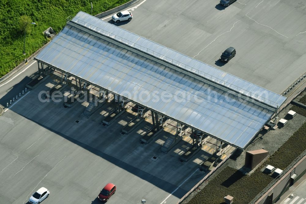 Vaucresson from the bird's eye view: Highway toll station and paying agent of the A 13 Tunnel Duplex A86 - Echangeur Vaucresson in Vaucresson in Ile-de-France, France