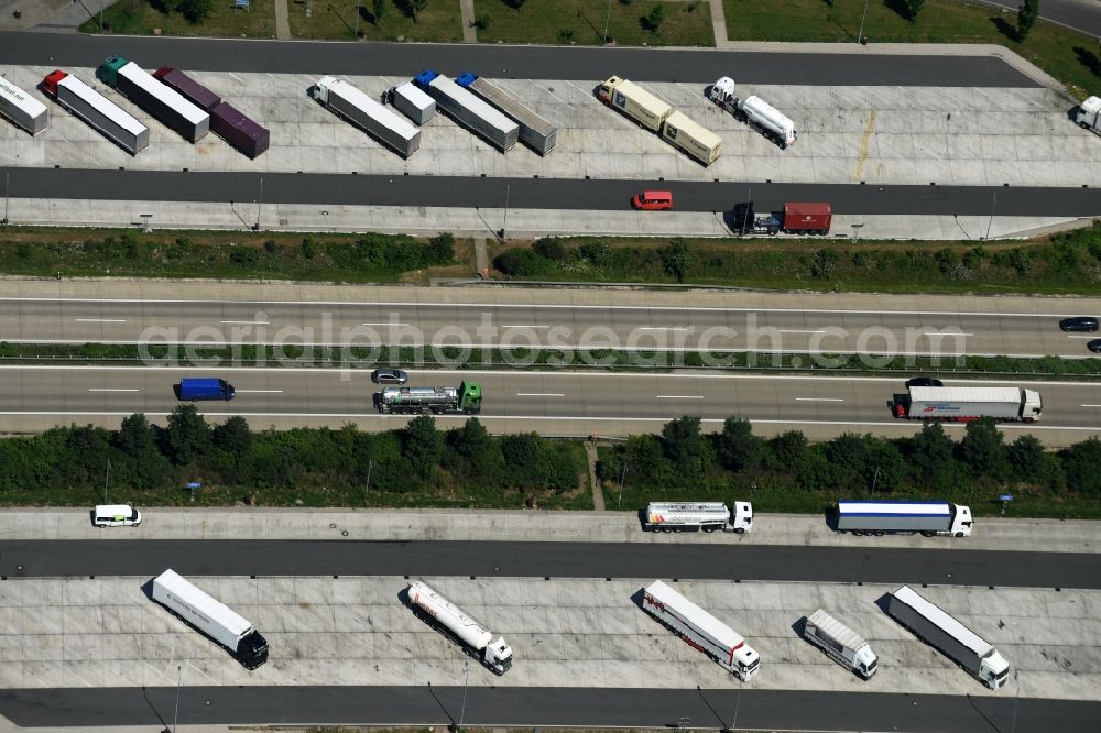 Aerial photograph Bördeland - Routing and traffic lanes during the motorway parking lot of the BAB A 14 in Boerdeland in the state Saxony-Anhalt