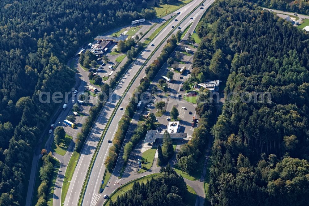 Aerial image Icking - Motorway service area on the edge of the course of BAB highway BAB 95 in Icking in the state Bavaria, Germany