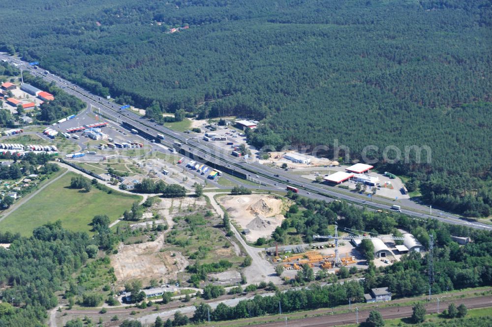 Michendorf from the bird's eye view: Michendorf 06/27/2011 View the highway rest stop with Michendorf filling station and truck parking on the motorway BAB A 10