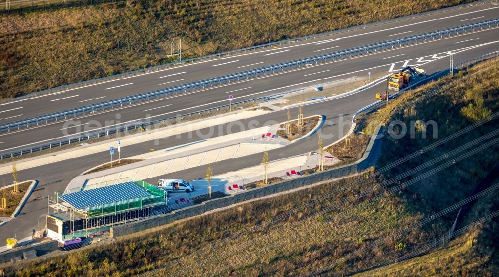 Aerial photograph Bestwig - Motorway service area and car park along the route and lanes in the course of the federal higway - motorway BAB A46 in Bestwig in the state North Rhine-Westphalia, Germany