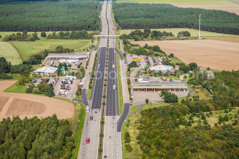 Mühlenfließ from the bird's eye view: Routing and traffic lanes during the motorway service station and parking lot of the BAB A 9 Flaeming in Muehlenfliess in the state Brandenburg, Germany